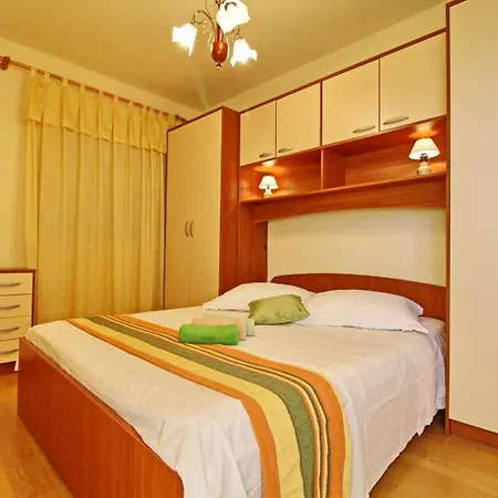 Apartment Sea Line - One Bedroom With Terrace And Sea View Prigradica